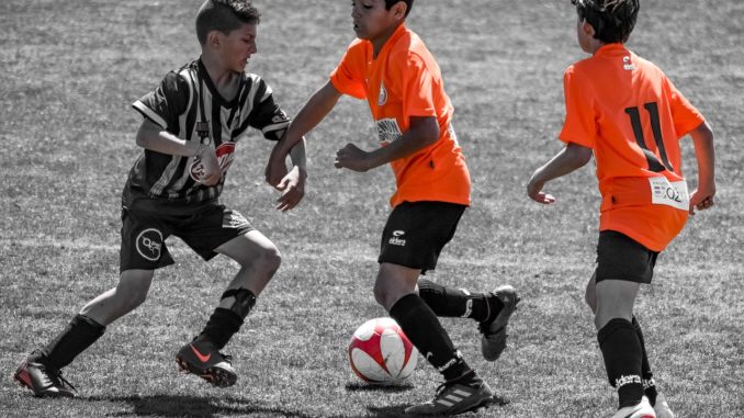 kids-playing-soccer